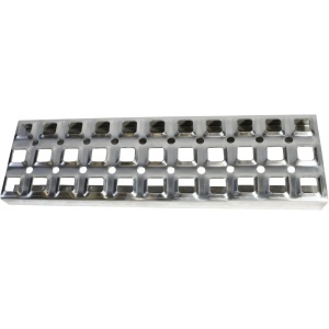 VL-1405 | Volvo VNL 2018+ Upper Fairing Step, Aluminum