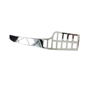 L6003-P | Right Aluminum chrome - Cast Fender/ Hood Step, Freightliner & Peterbilt 379, 378, 357